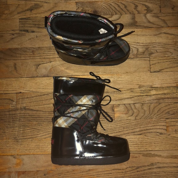 burberry moon boots